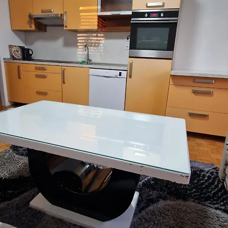 Apartmaji Lejla *