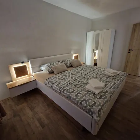 Apartmaji Lejla *
