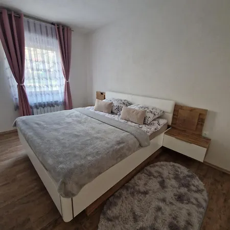 Apartma-sobe Lejla 维帕瓦