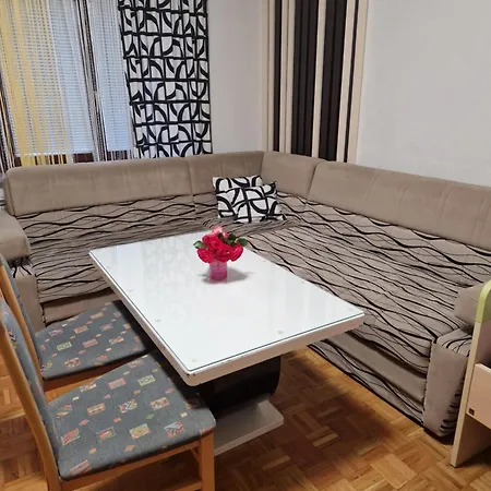 Apartma-sobe Lejla Apartmán