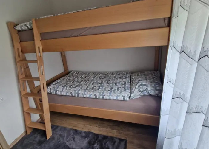 Apartma-sobe Lejla *